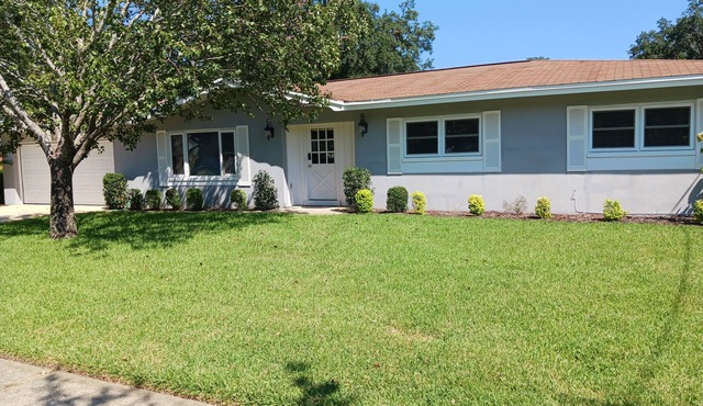 Relax by the sea! Three bedroom home with pool awaits you near Destin Beaches. in Fort Walton Beach