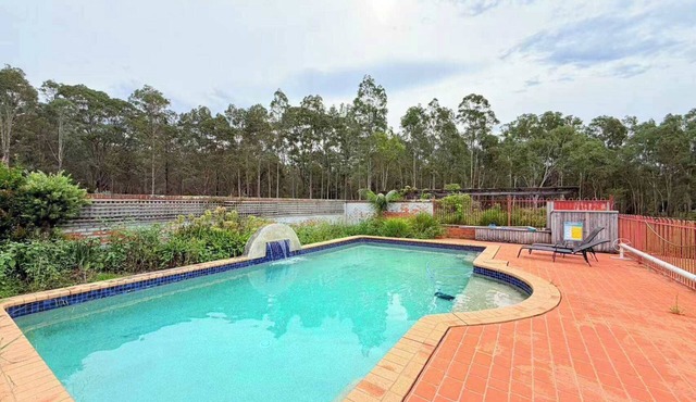 Relaxing Queen + Single Country Room in Worrigee