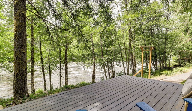 Relaxing Riverfront Getaway w/Fire Pit in Idanha in Idanha