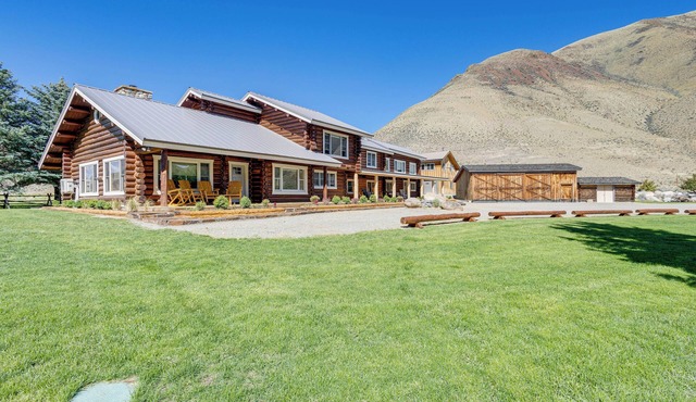 Remote Idaho Mountain Lodge w/River Access!