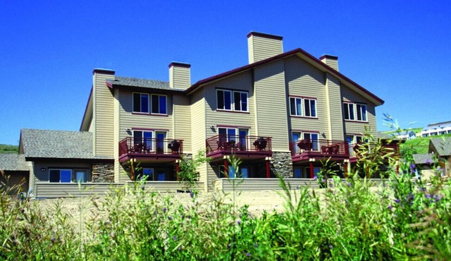 Resort 2BD condo with onsite resort amenities: ind