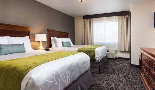 Retreat in the Heart of Park City! Free Breakfast, Indoor Pool, Pets Allowed!