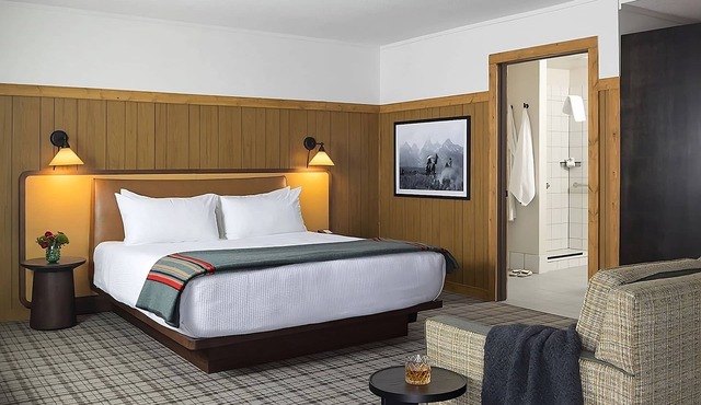 Retro-Inspired Lodge w/On-Site Dining & Social Courtyard in Jackson Hole