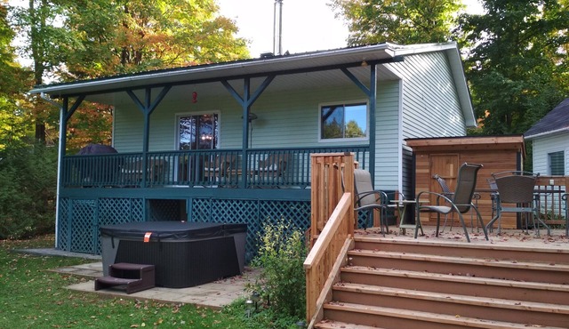 River Cottage, Sauna and Spa in Saint-André-Avellin