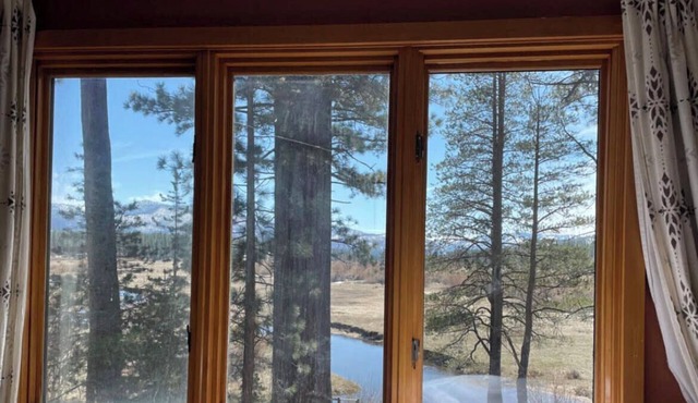 River Home 2-bed House on river Dog Friendly + Loft in South Lake Tahoe