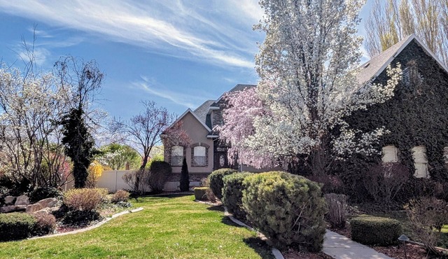 River House - Entire 6-bedroom, 3.5 bathroom home near the SF River trail in Spanish Fork