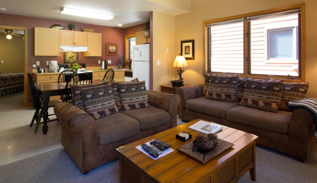 River Stone Resorts & Bear Paw Suites in Estes Park