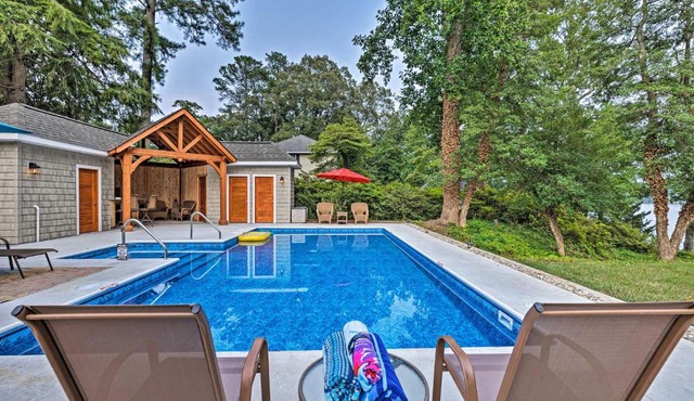 Riverfront Paradise w/Hot Tub & Pool in Kinsale! in Kinsale