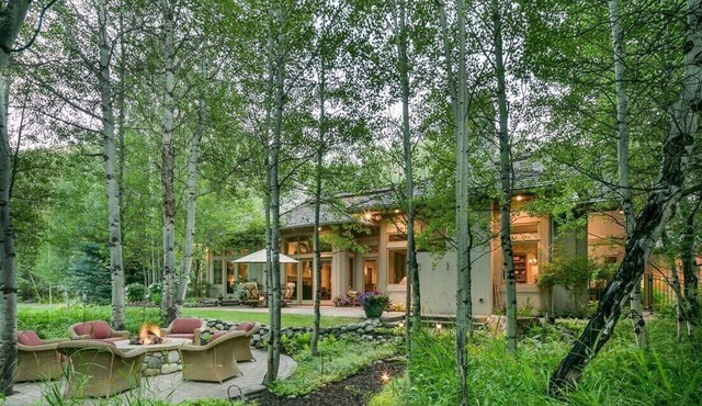 Riverfront Rainbow Bend Estate with Hot Tub