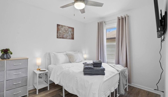 Riverfront Suite! Wi-Fi included! in Mount Vernon