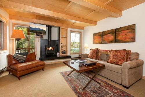 RMR: La Choumine 6 Condo in Teton Village Steps from the Mountain