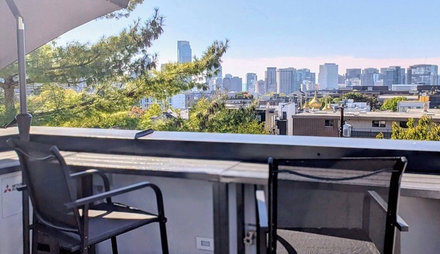 Rooftop w/Skyline & Space Needle Views A/C World Soccer Match 15min→Stadium in Seattle