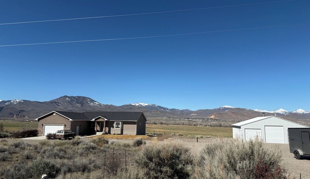 Roomy 3-bedroom walkout basement in charming Challis perfect for your getaway