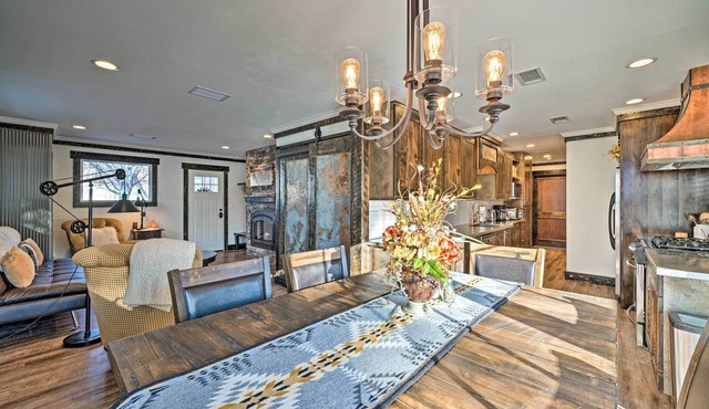 Rustic-Chic Apartment w/Gas Grill: 20 Mi to MSU! in Manhattan