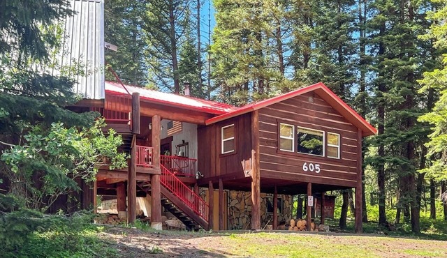 Rustic Log Cabin Retreat Near Lake Cascade in Cascade