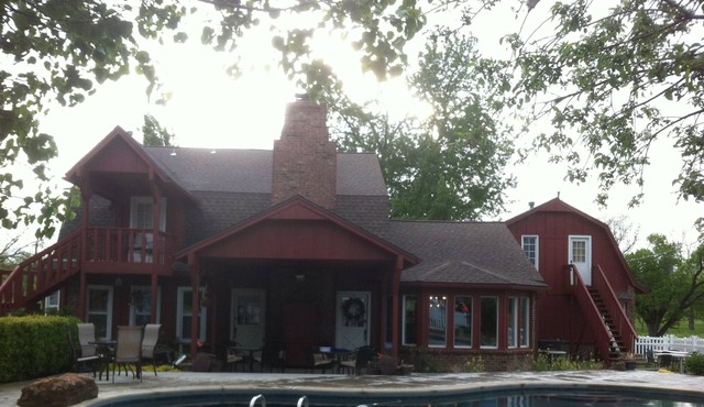 Rustic Redbird Lodge 'Country Living' at it's Best! in Bixby