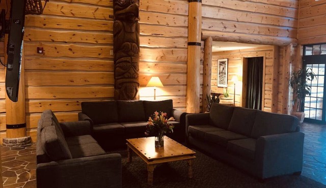 Rustic Retreat | Peaceful Countryside Room with Ensuite Bath & Pool Access in Vancouver