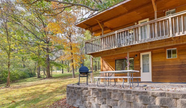 Rustic Studio w/ Patio on Table Rock Lake! in Eagle Rock