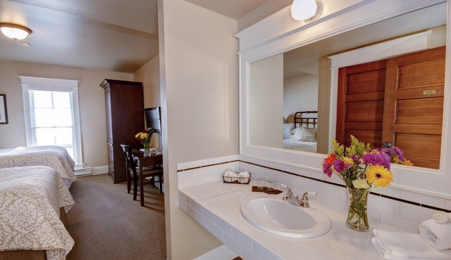 Sacajawea Hotel