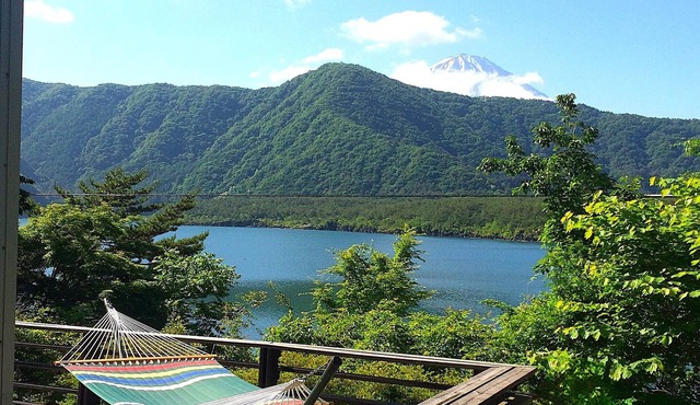 Saiko Lakefront cabin for 10/Fuji view BBQ/Jacuzzi/petOK/5min dr Kawaguchi Lake in Minamitsuru District