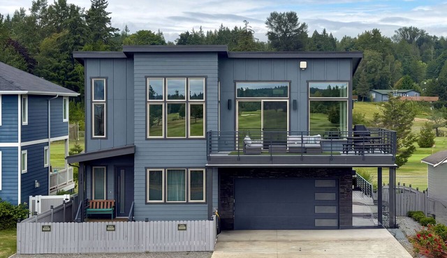 Salish Sea Retreat Sunsets & Mtn views incl studio