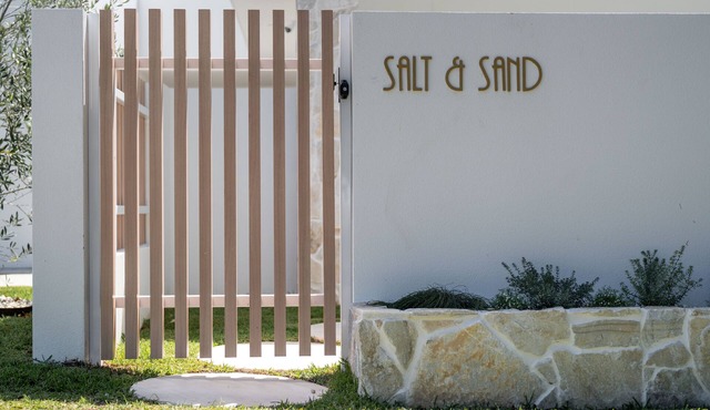 Salt & Sand 1-bedroom self-contained property only 300m from Beaches in Port Macquarie
