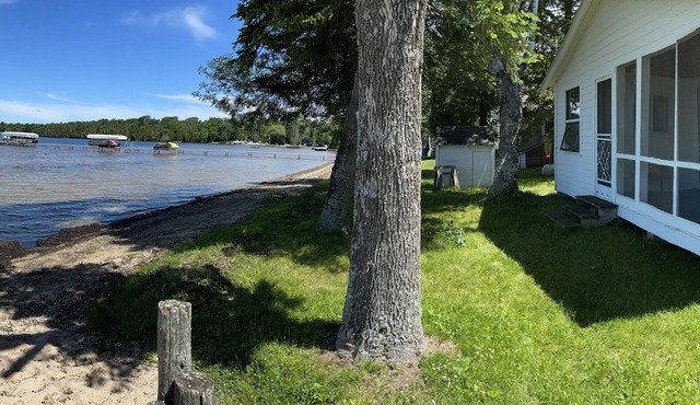 Sandy beach and Sunset side Cottage in Levering