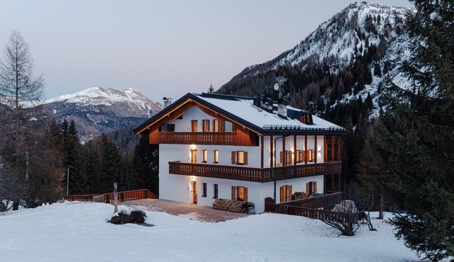Sas Ciapel Apartment with Mountain Views, Shared Terrace and Wi-Fi in Arabba BL