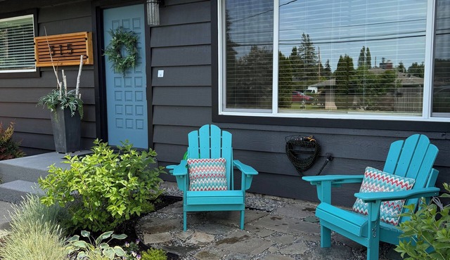 SEA airport and NW parks 3 Bedrooms central AC hot tub & outdoor living