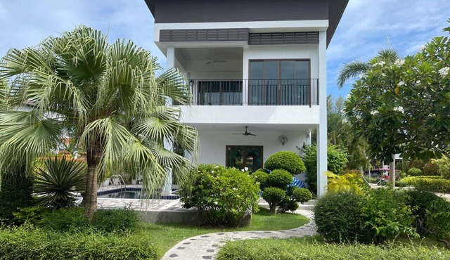 Seabreeze Villa in ตำบล กร่ำ