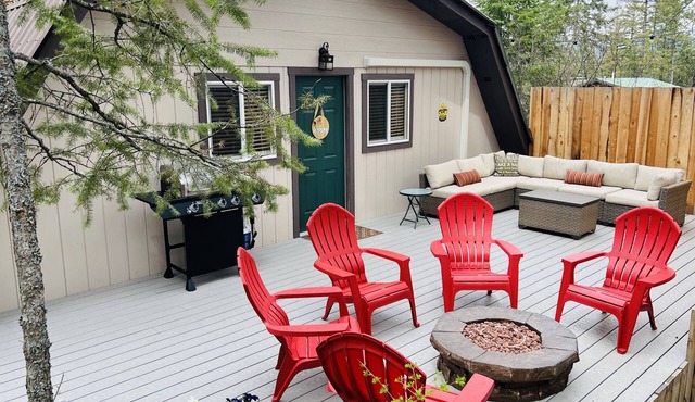 Secluded Peaceful Chalet 1 Bdrm King Suite AC, Private Laundry Room in Bigfork