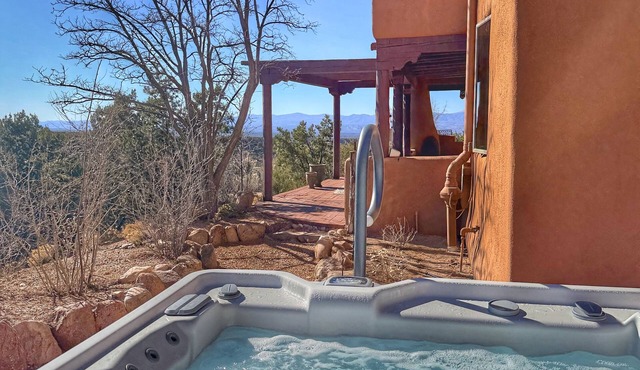 Serenity Hills- Private Foothills Retreat w/Sweeping Views, Stargazing, Hot Tub in Santa Fe