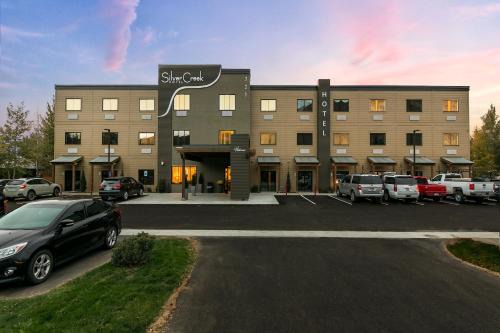 Silver Creek Hotel in Hailey