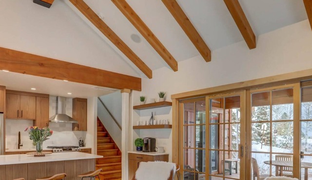 Ski in/out to Poma T-Bar, golf course front, pet-friendly, AC, walkable to Village