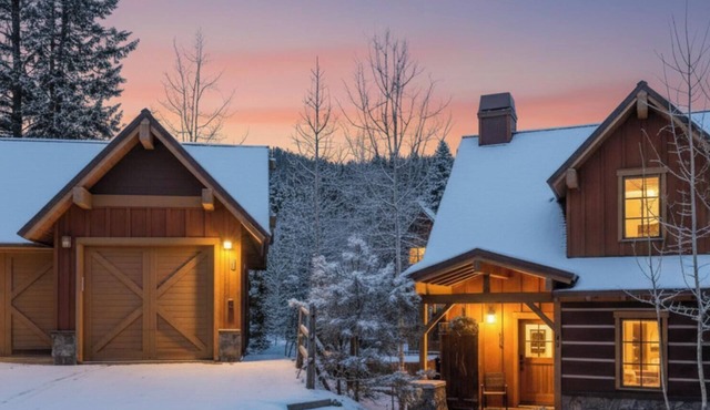 Ski in/out to the Buttercup Chairlift, pet-friendly, hot tub, gas firepit