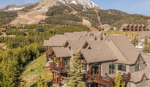 Ski-In/Out Townhome | Stunning Big Sky Views & Yellowstone Access