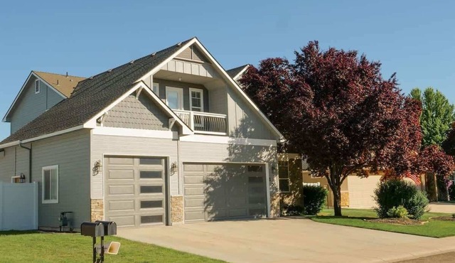 Sleeps 25 | Theater Room | Near Roaring Springs | Large Meridian Home