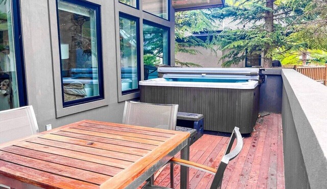 Slope-Side Chic: Home with Hot Tub