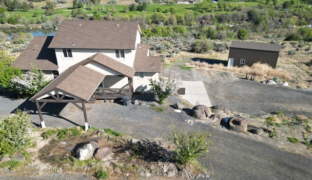 Snake River canyon 3 bedroom house in Buhl overlooking the river & golf course.