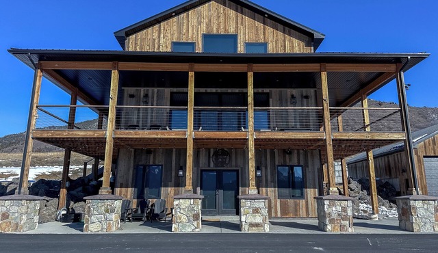 Spacious 10 bed cabin in delightful Irwin!