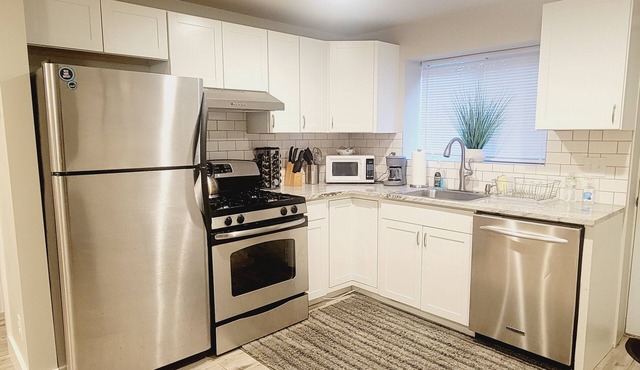 Spacious 2 bedroom unit in the heart of Seattle