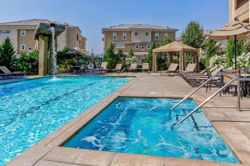 Spacious 2BR Reno Suite · Spring Mountain Views in Reno