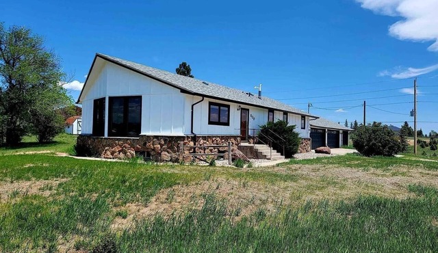 Spacious 3-bedroom house in soothing Cheyenne with AC in Cheyenne