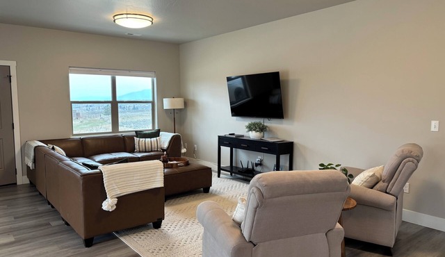 Spacious 4-bedroom house in Stevensville with mountain views