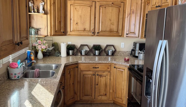 Spacious 5-bedroom house in delightful Idaho Falls with AC, WiFi