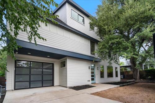 Spacious 5BR Central Austin Home Sleeps 13 in Austin