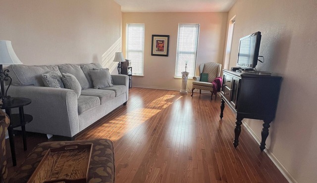 Spacious Apt in Vibrant Downtown Milan Michigan, Between Ann Arbor and Detroit in Milan