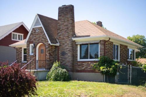 Spacious & Central 4 bed -Nearby Dining, Brewery, Shops, Park in Spokane