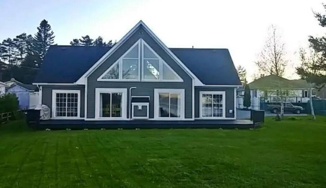 Spacious Chalet on Breathtaking Humber River in Little Rapids