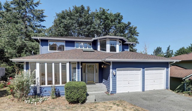 Spacious Cozy 5-bedroom house with AC, WiFi in welcoming Des Moines in Des Moines